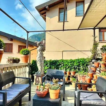 Costanza Con Balcone E Vista Giardino Magreglio